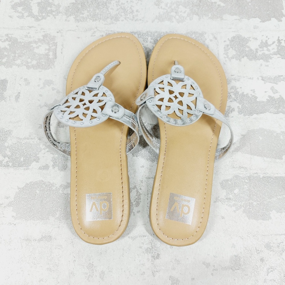 NEW Dolce Vita Cotta Silver Laser Cut Thong Studded Sandals H621